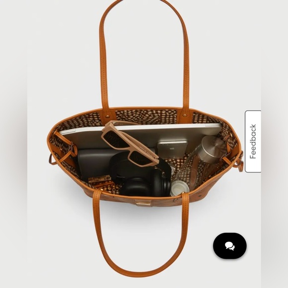 MCM Reversible Medium Visetos Tote Bag - Picture 9 of 10